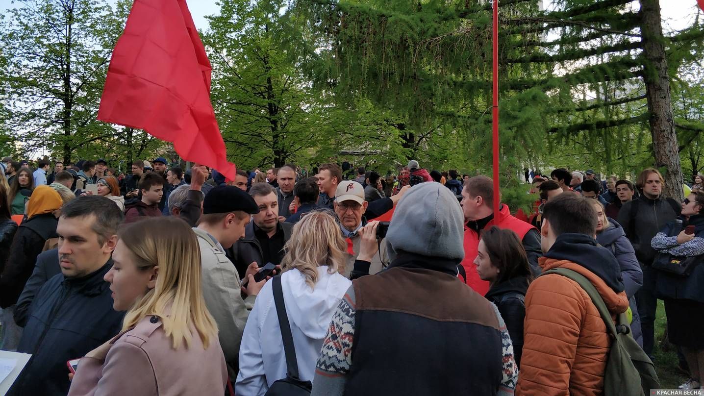 Протест на Октябрьской площади в Екатеринбурге