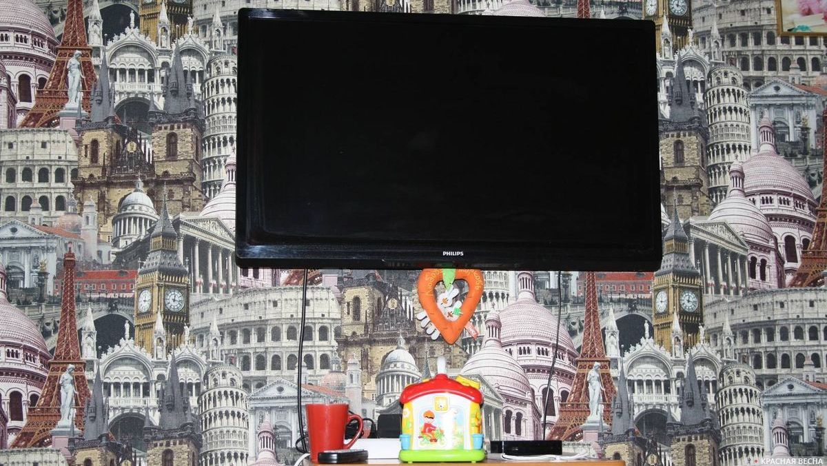 Телевизор на стене