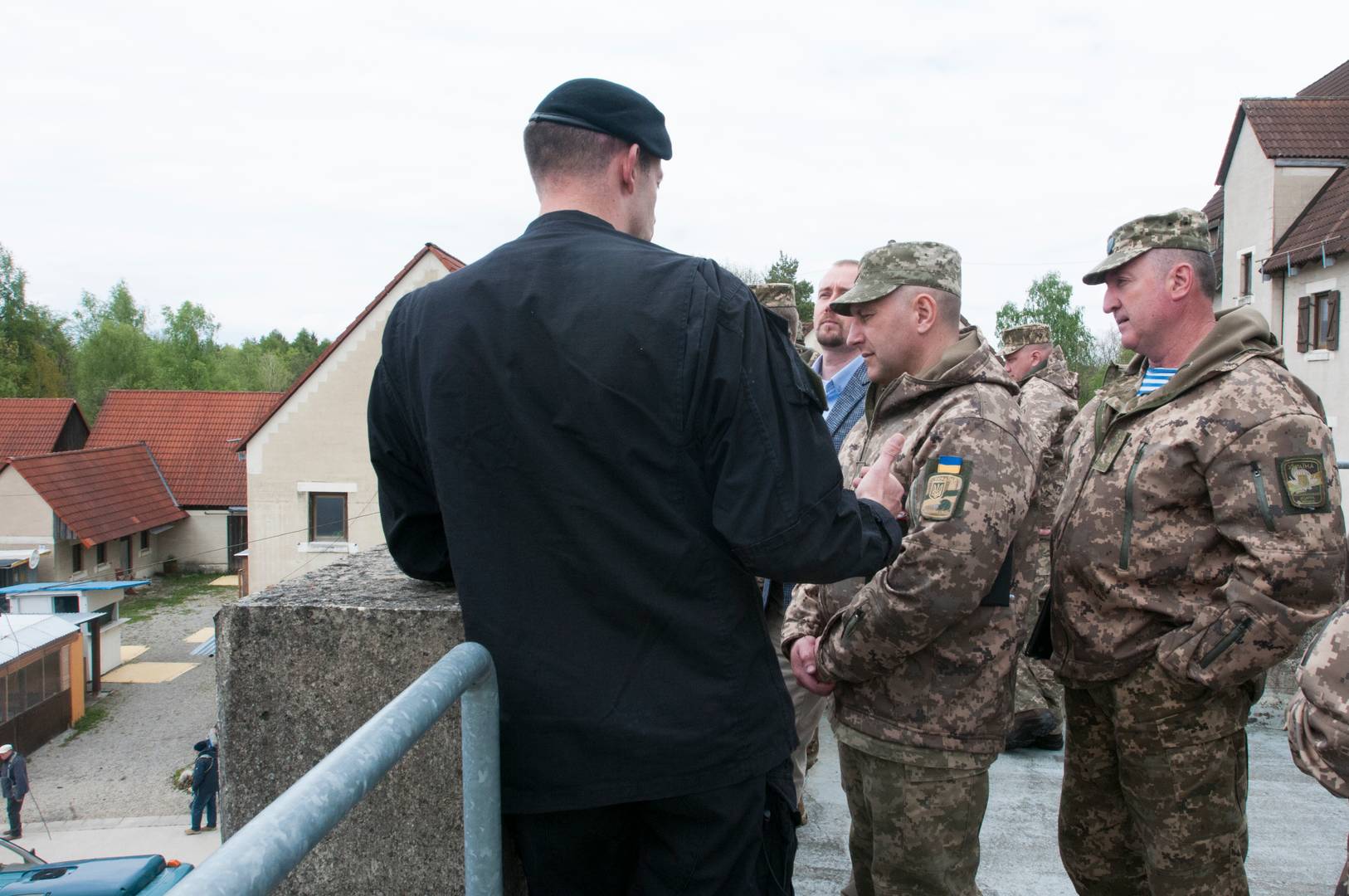 Украинские военные проходят мотивирующий инструктаж на немецкой базе Хоэнфельс