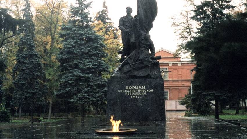 Памятник борцам революции 1917 года