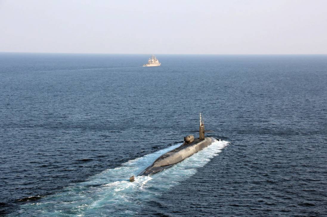 Подводная лодка с управляемыми ракетами USS Georgia пересекает Ормузский пролив