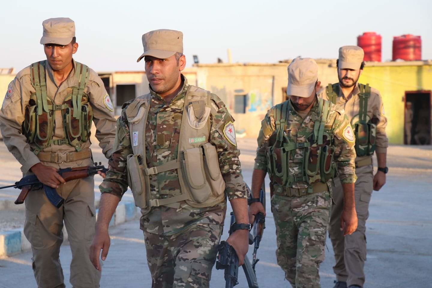 Бойцы курдских сил YPG