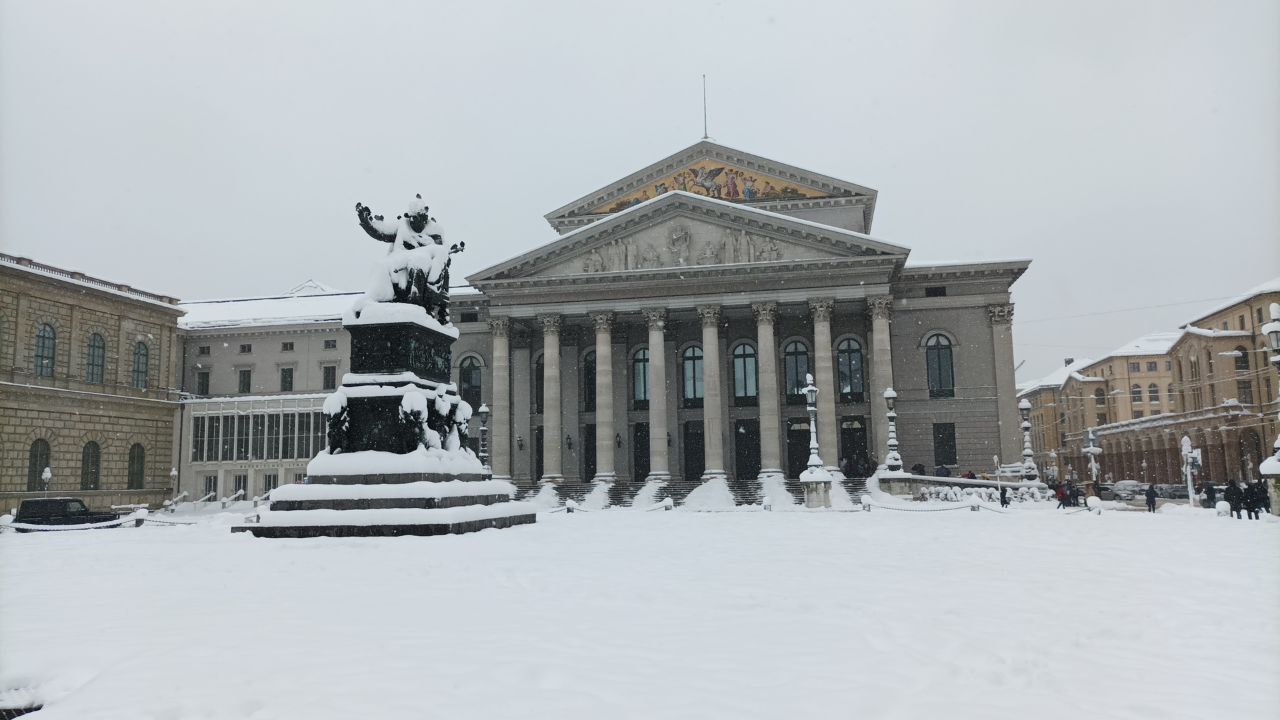 Памятник Максимилиану Иосифу, королю Баварии. Мюнхен, Германия