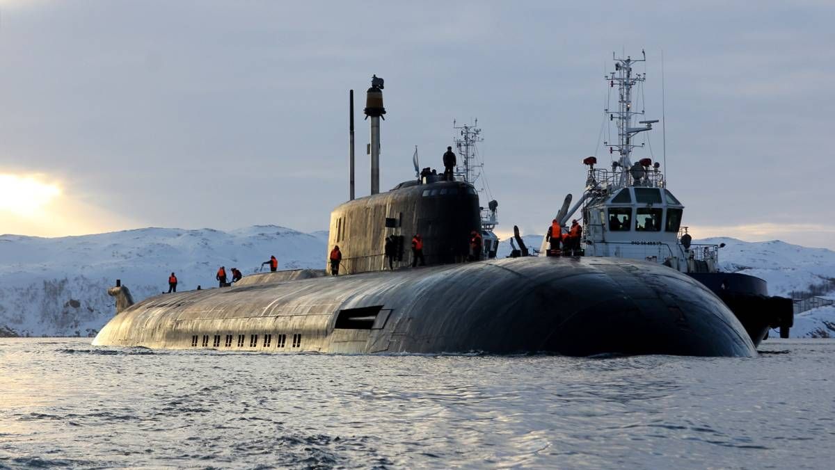 Прибытие атомного подводного ракетного крейсера Северного флота «Орёл» в пункт постоянного базирования после завершения планового ремонта