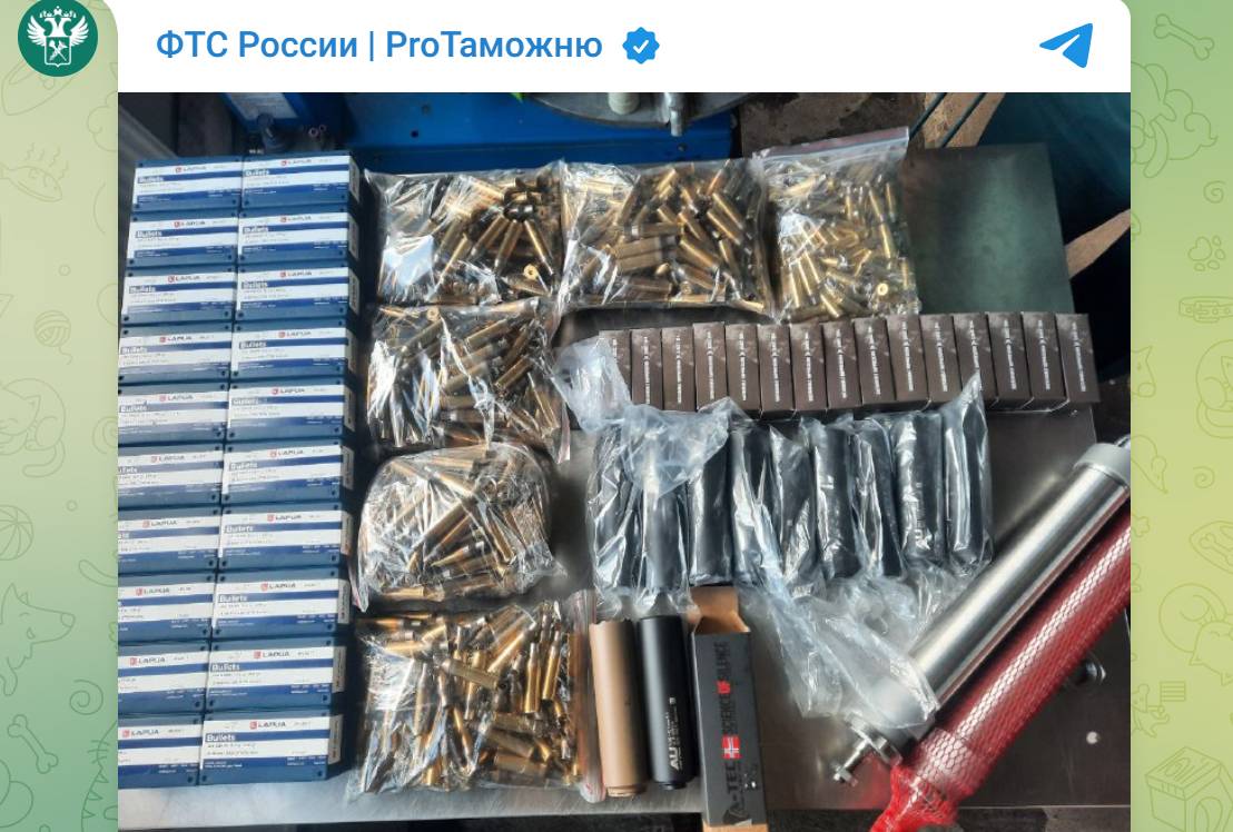 Боеприпасы и части оружия, изъятые сотрудниками Калининградской таможни