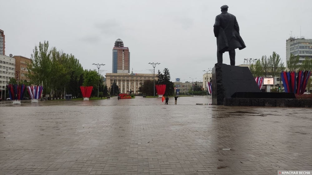 Донецк, 9 мая 2023 года. Памятник Ленину на центральной площади