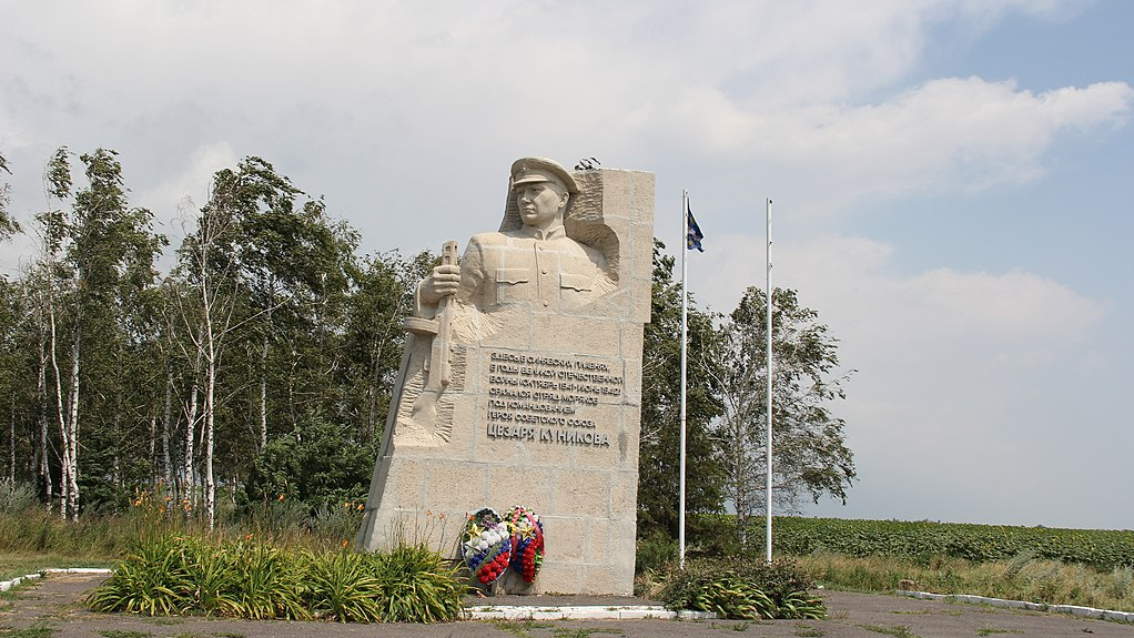 Памятник Куникову на трассе М-23 Ростов-на-Дону — Таганрог