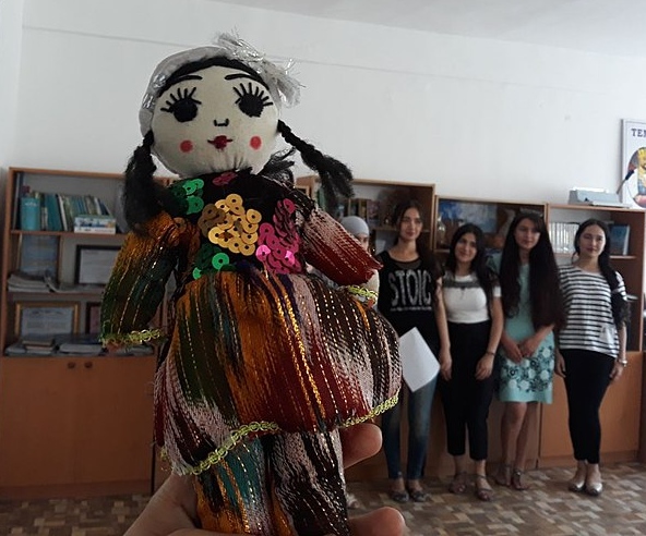 Узбекская национальная кукла