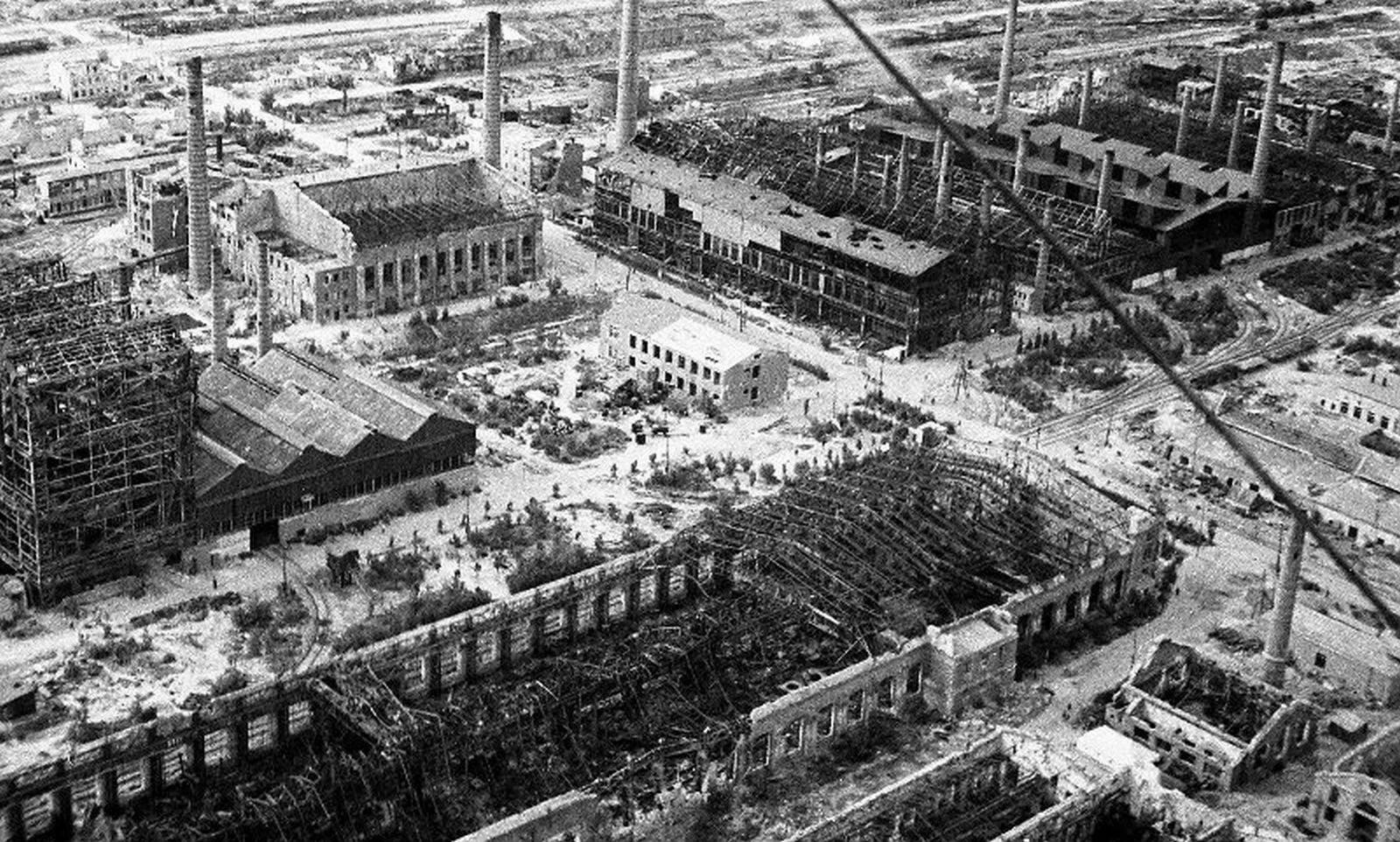Сталинградский тракторный завод 1942 г.