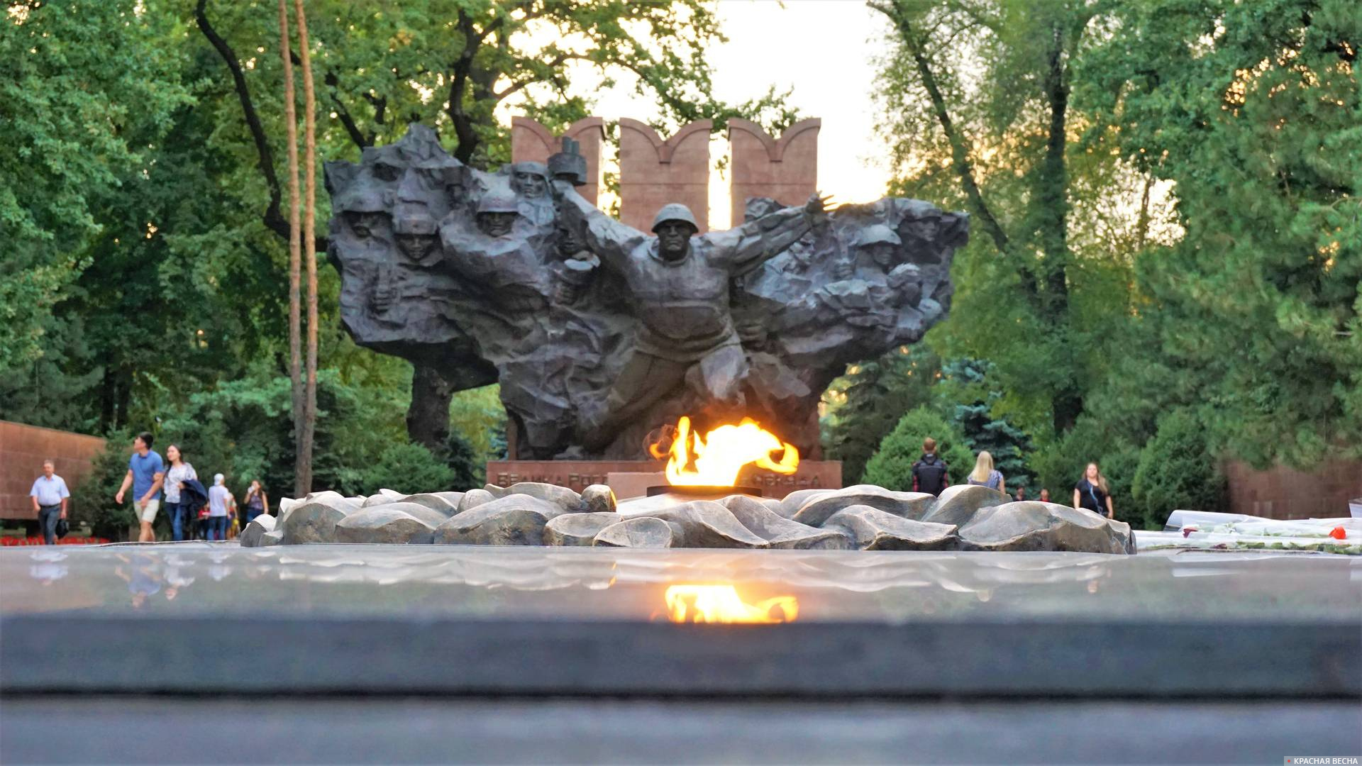 Памятник 28 панфиловцам в алматы фото