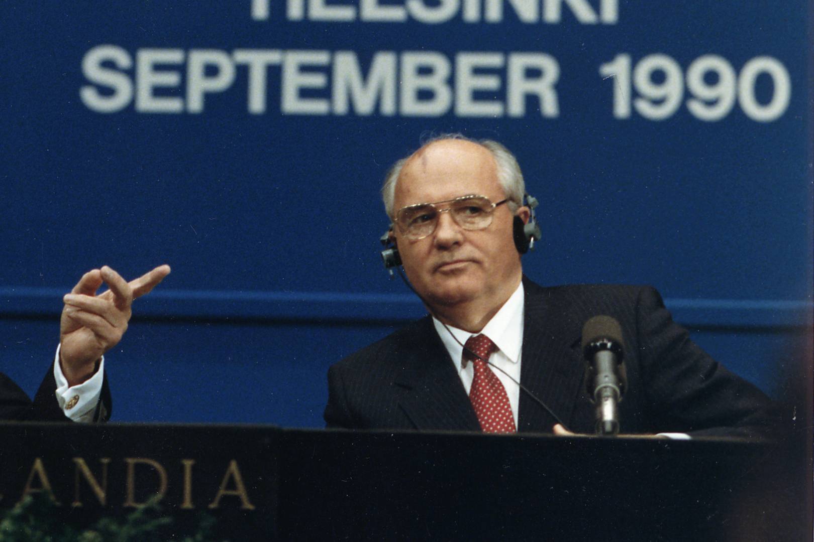 Награды горбачева. Горбачев открывает генконсульство в Бонне. Горбачев раскрыл тайну.
