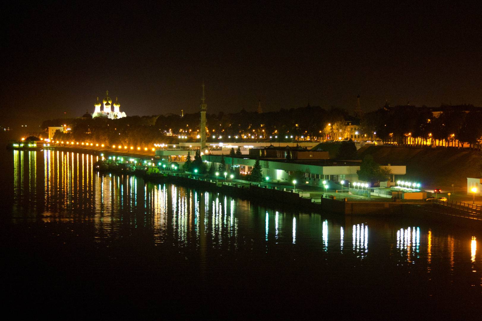 Речной вокзал Ярославль ночью