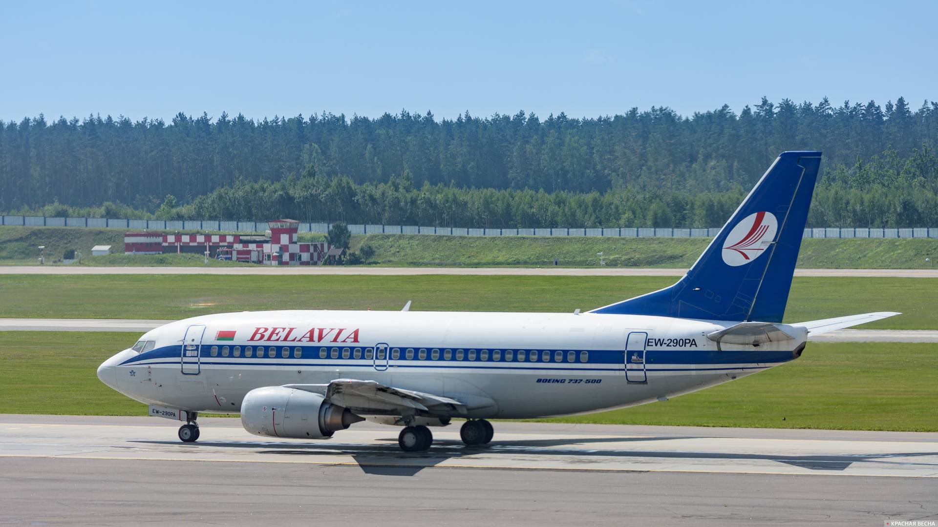 Самолет Boeing 737 Белавиа в аэропорту Минск.