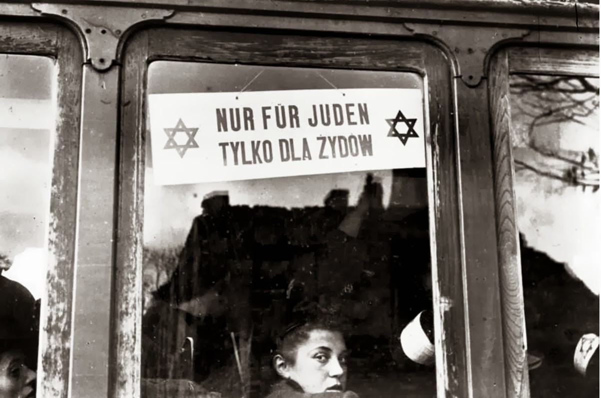 Сегрегация. Трамвай только для евреев с надписью- Nur für Juden (Только для жидов)