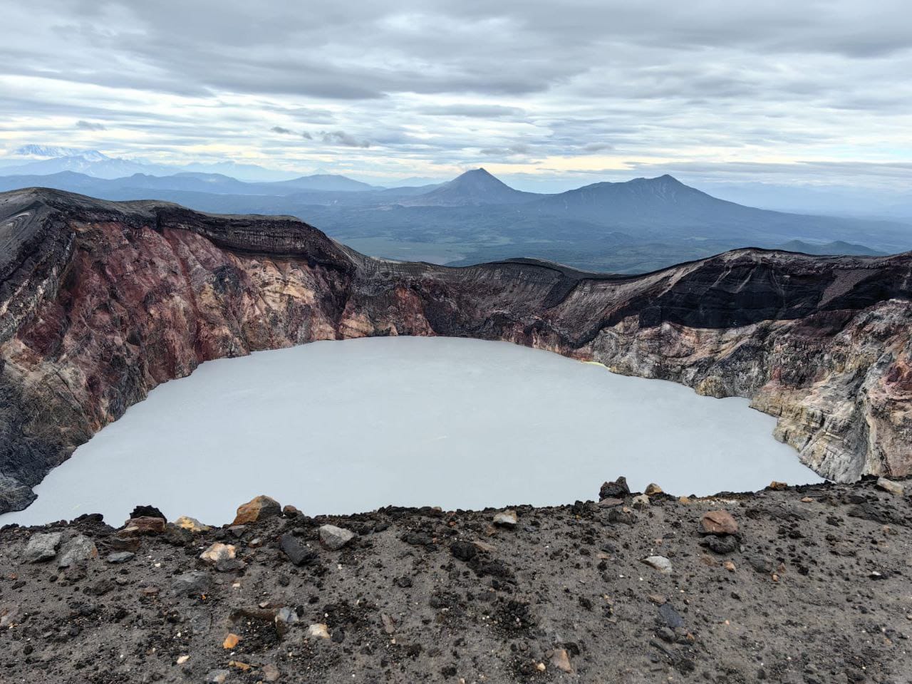 Озеро в кратере вулкана Малый Семячик