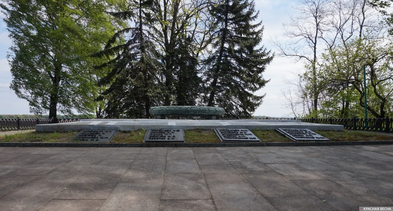 Одна из Братских могил мемориала в честь героев Курской битвы.