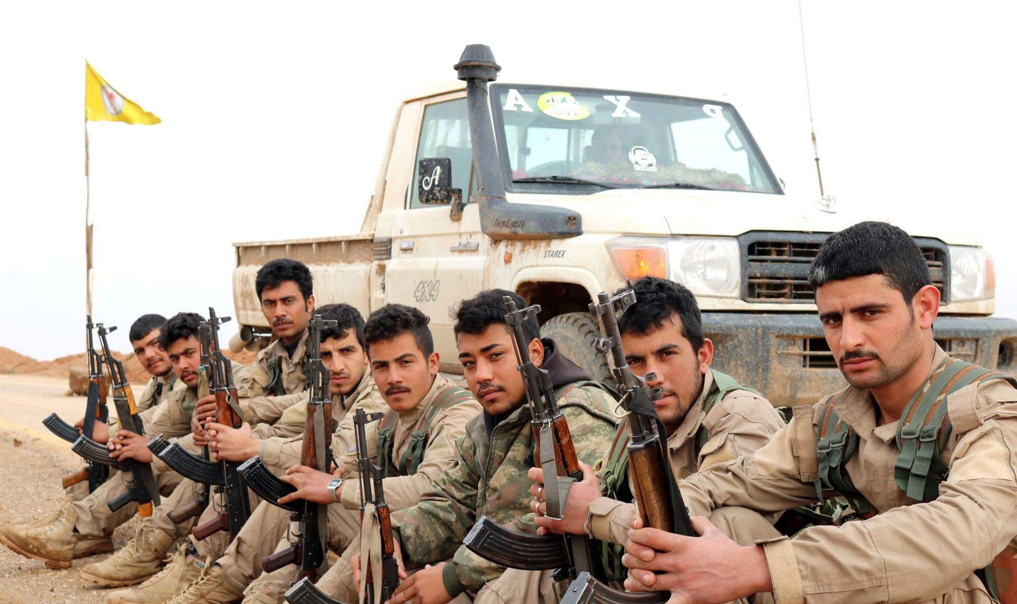 Бойцы курдских отрядов самообороны в Сирии