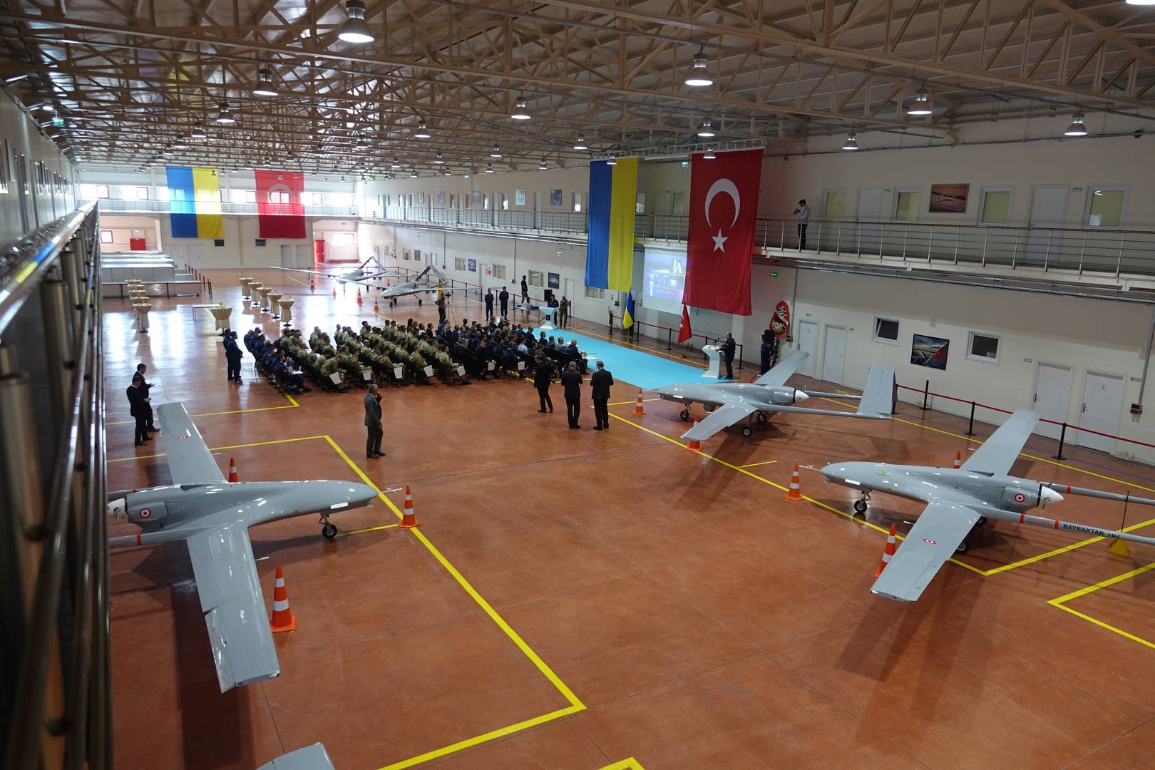 Украинские военные изучают опыт применения турецких беспилотников Bayraktar