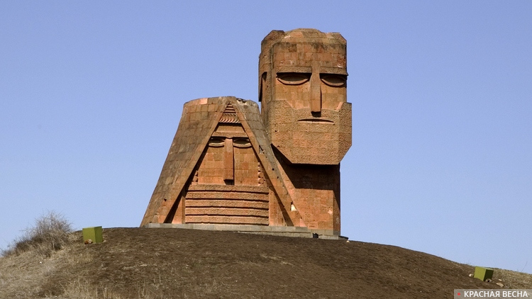 Памятник «Мы — наши горы». Нагорный Карабах