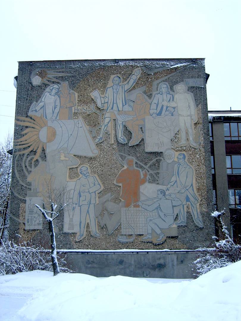 Мозаичное панно на стене Владимирского госуниверситета