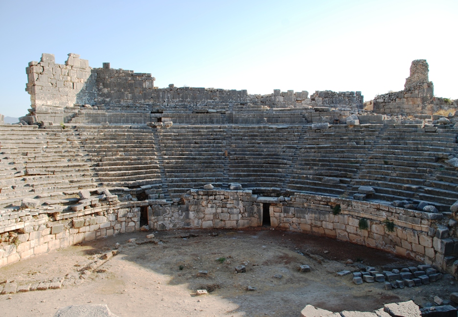 Руины древнегреческого театра в Ксанфе