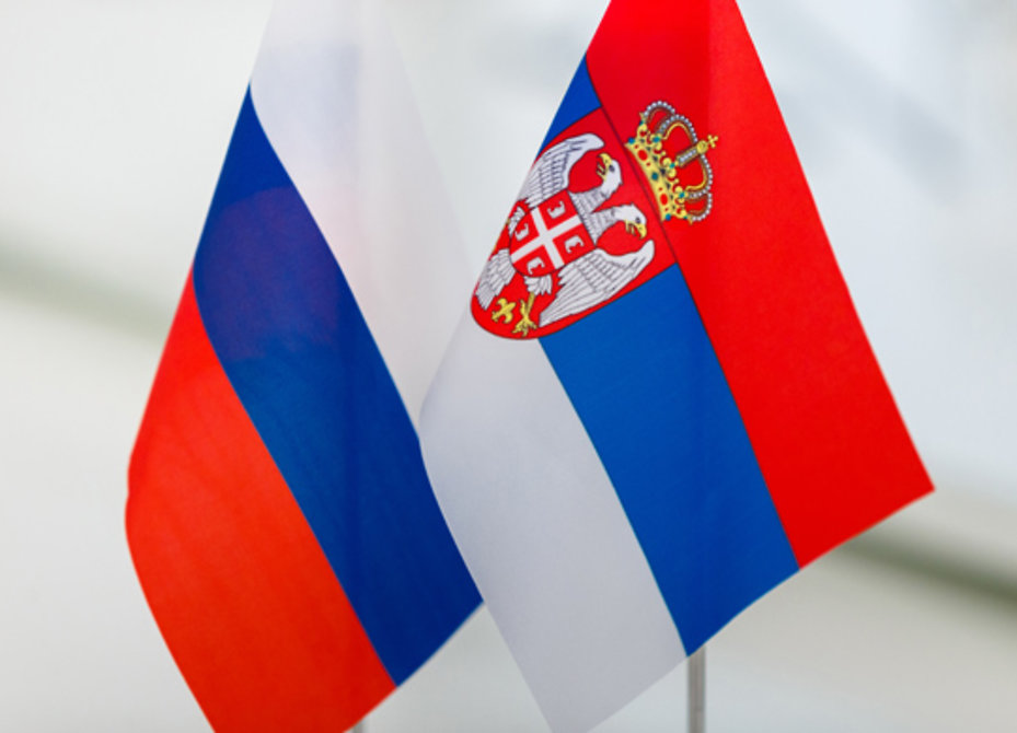 Флаги России и Сербии [sdke3.de]