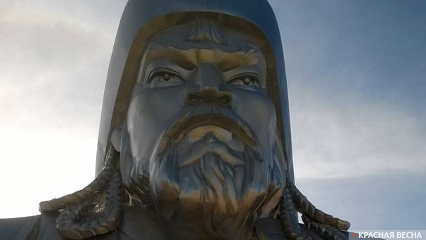 Памятник Чингисхану в Монголии