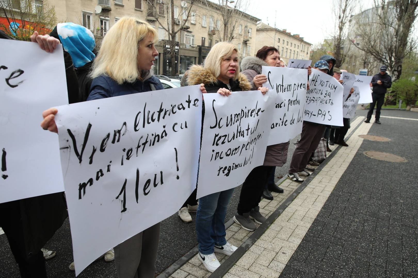 Акция протеста в Кишиневе перед зданием Национального агентства по регулированию в энергетике Молдавии