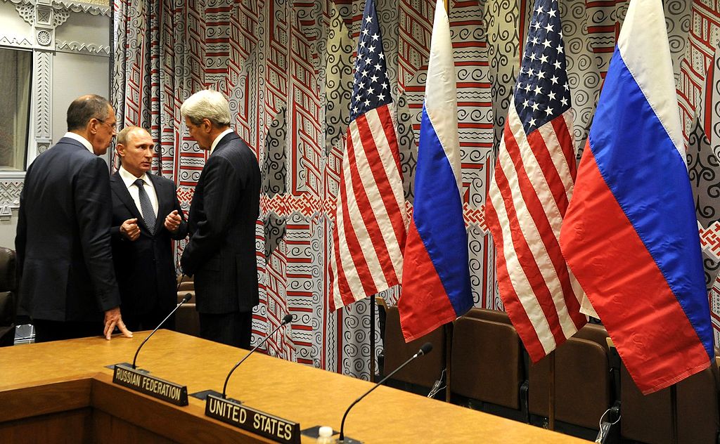 Владимир Путин с Министром иностранных дел Сергеем Лавровым и госсекретарём США Джоном Керри