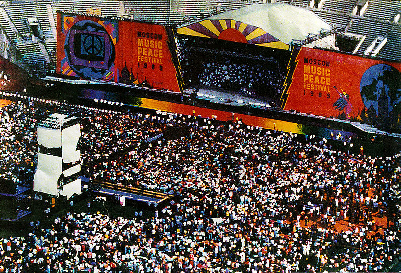 Лужники, 1989 г. Московский международный рок-фестиваль, организованый «Центром Стаса Намина» и Советским комитетом защиты мира