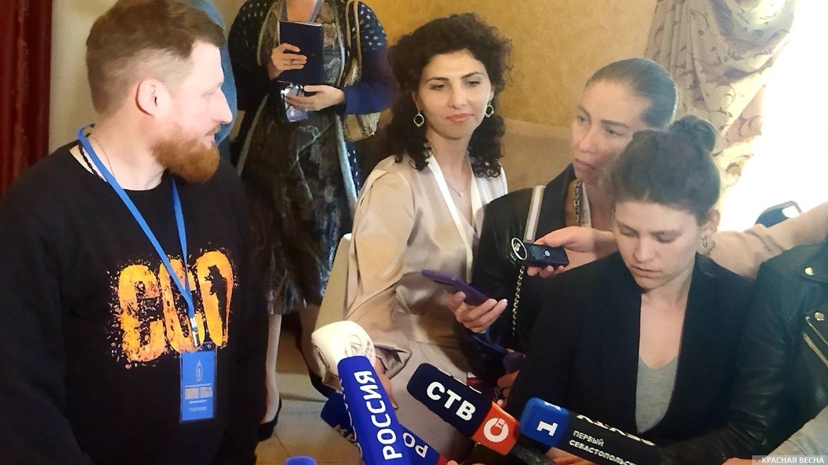 Семен Пегов с журналистами