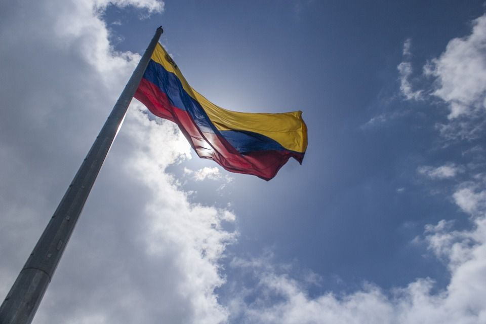 Флаг Венесуэлы, автор: alexandersr, лицензия: CC0 1.0