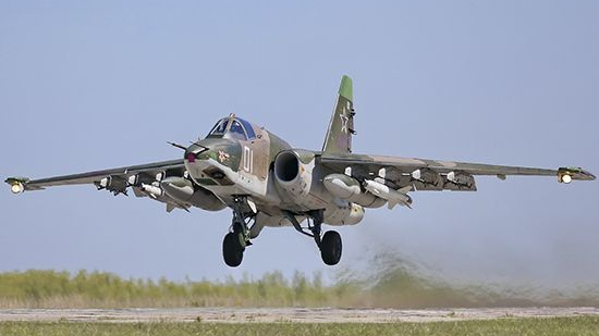 Экипажи штурмовиков Су-25 российской авиабазы Кант в Киргизии