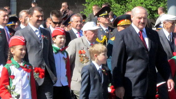 Президент Белоруссии А. Г. Лукашенко с сыном Николаем на параде Победы. 2012