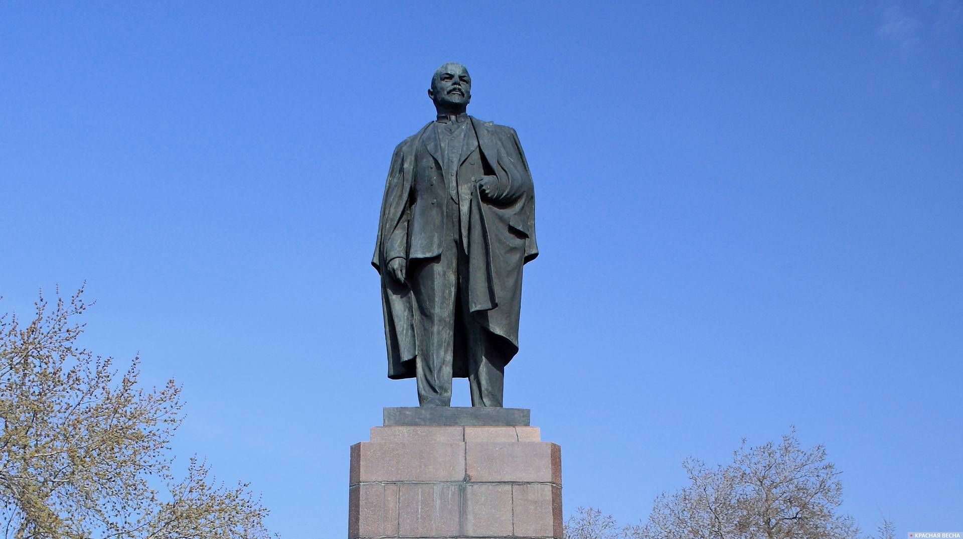Памятник В.И. Ленину на площади Ленина. Омск