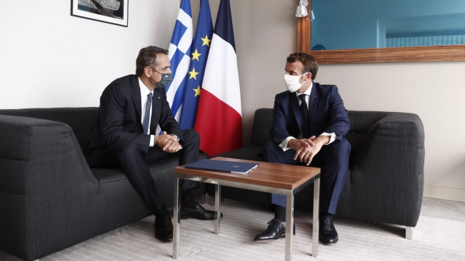 Встреча президента Франции Эммануэля Макрона и премьер-министра Греции Кириакоса Мицотакиса