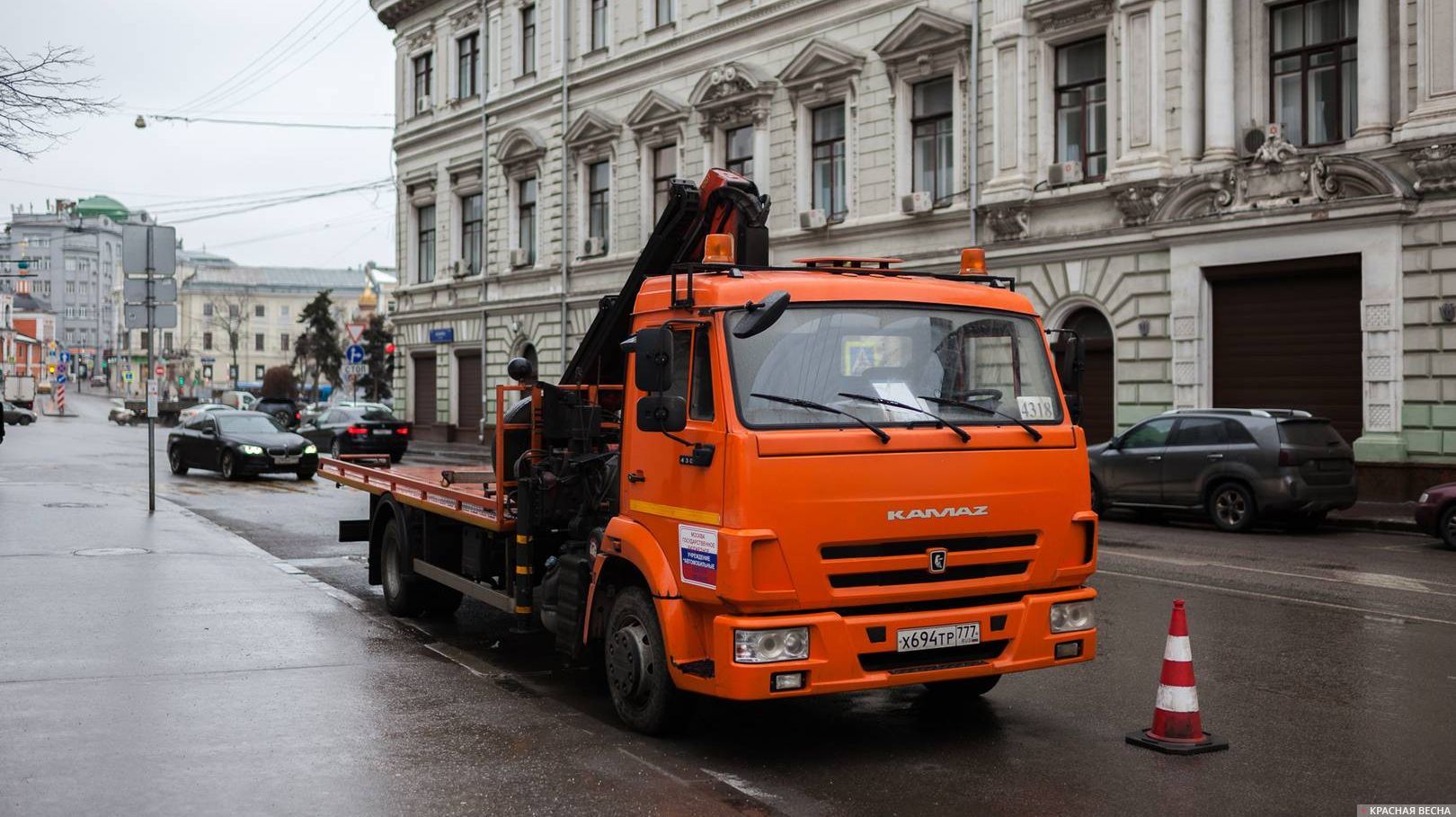 Эвакуатор московский. Московский эвакуатор. Эвакуаторщик Москва. Гос эвакуатор. Эвакуаторы в Москве государственные.