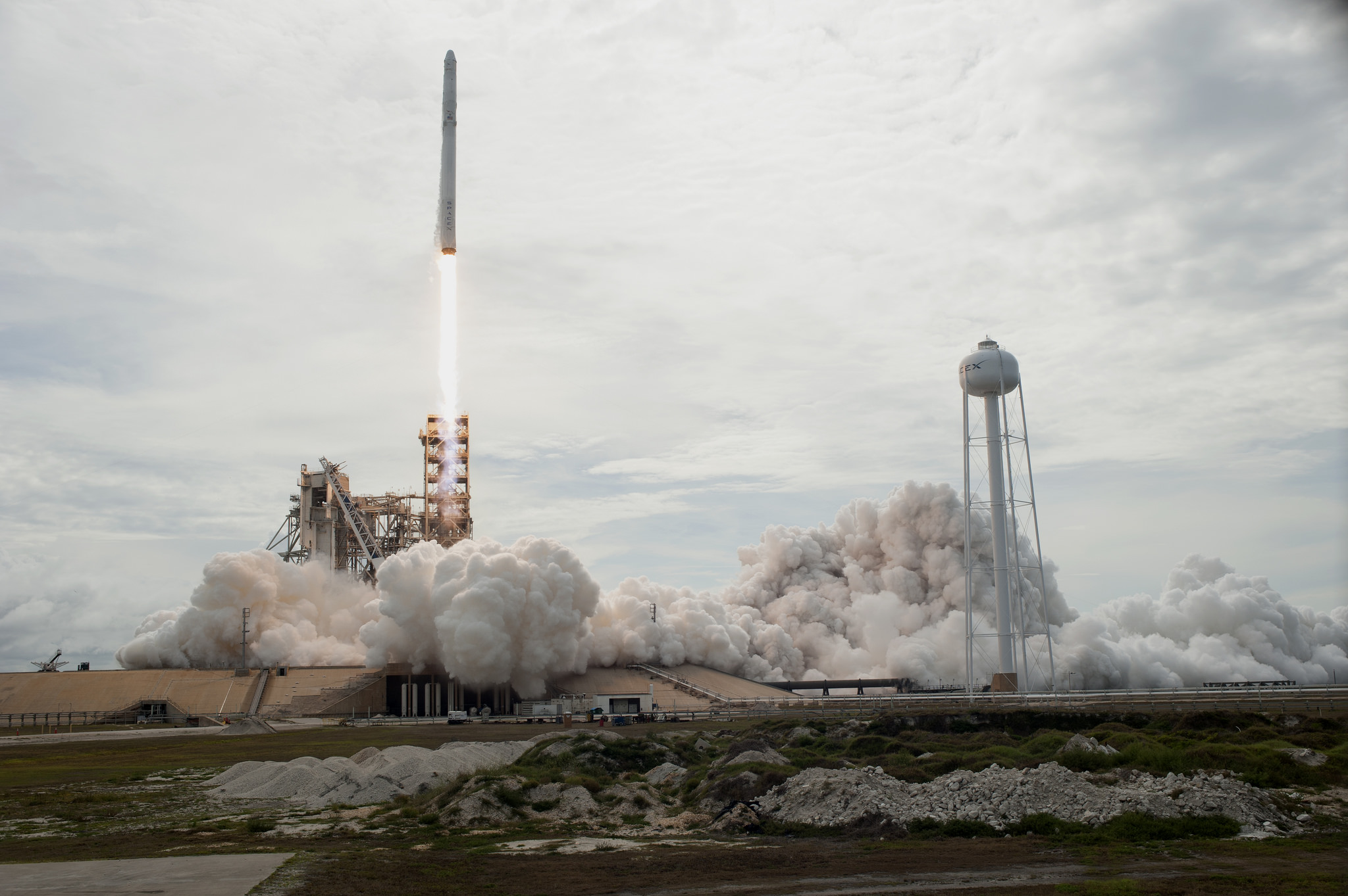 Старт ракеты-носителя Falcon 9 (архивное фото)