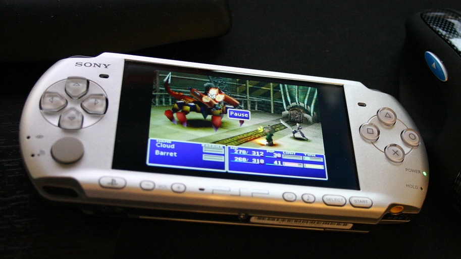 Final Fantasy VII на игровой консоли Sony PSP
