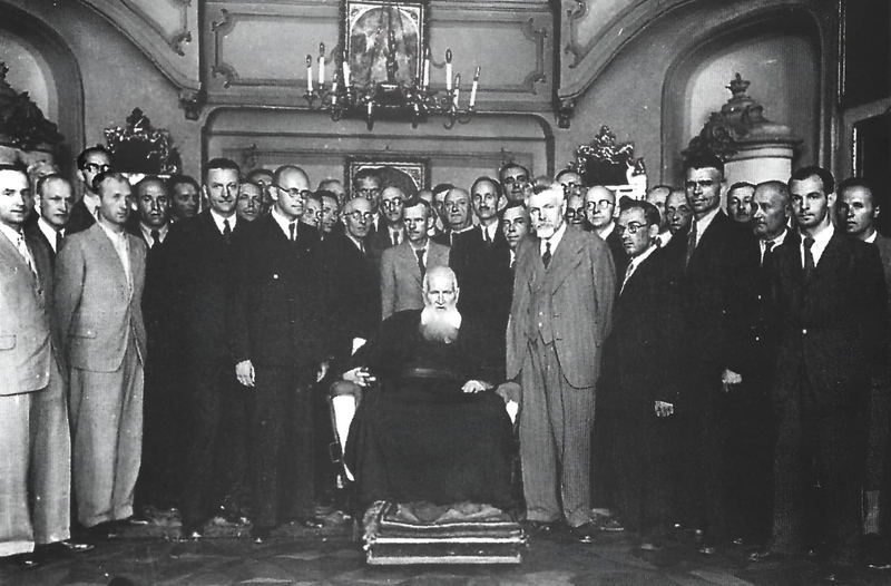 Шептицкий с членами Украинского центрального комитета. Слева — Владимир Кубийович. 1943