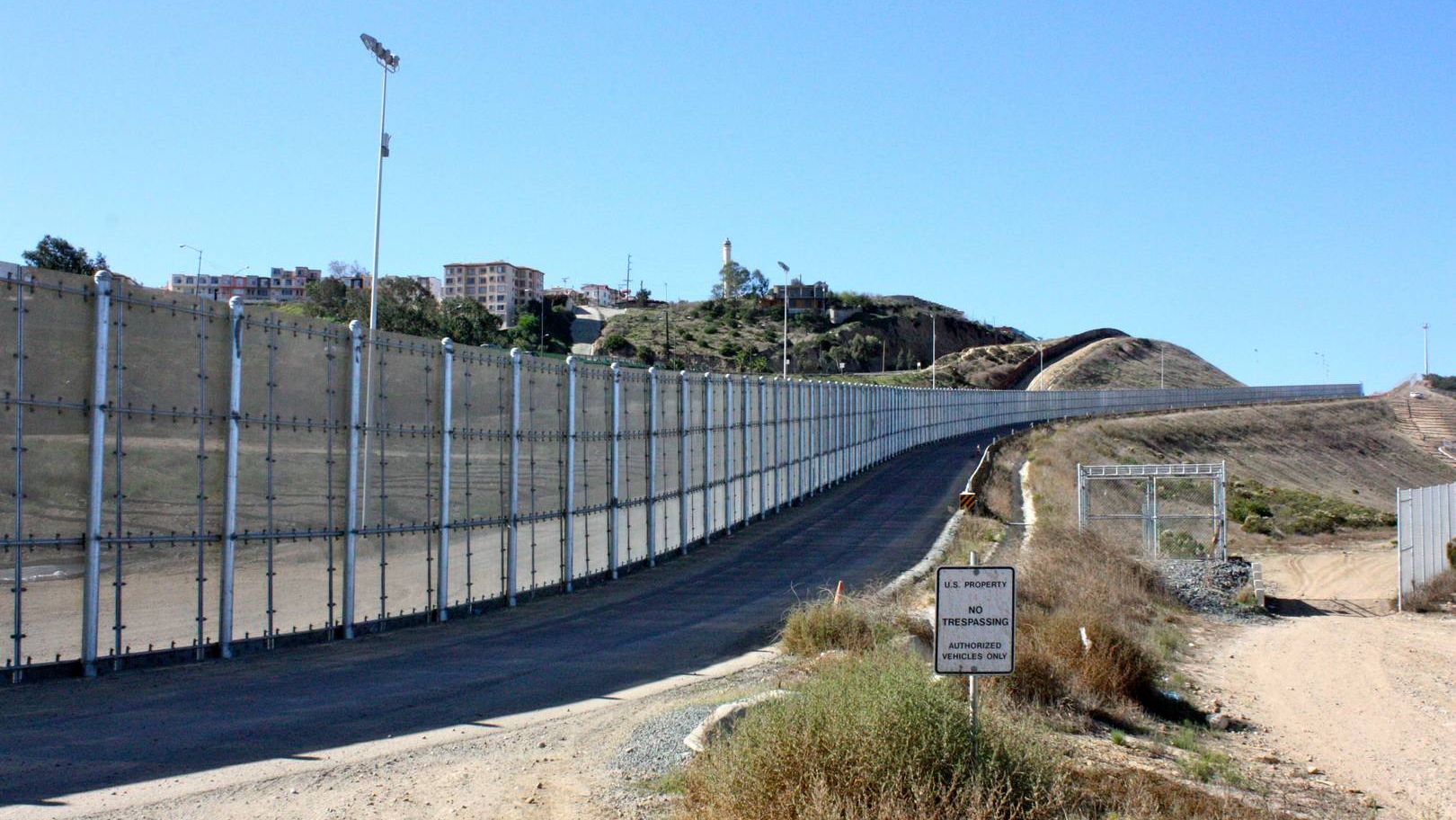 Стена на границе с мексикой