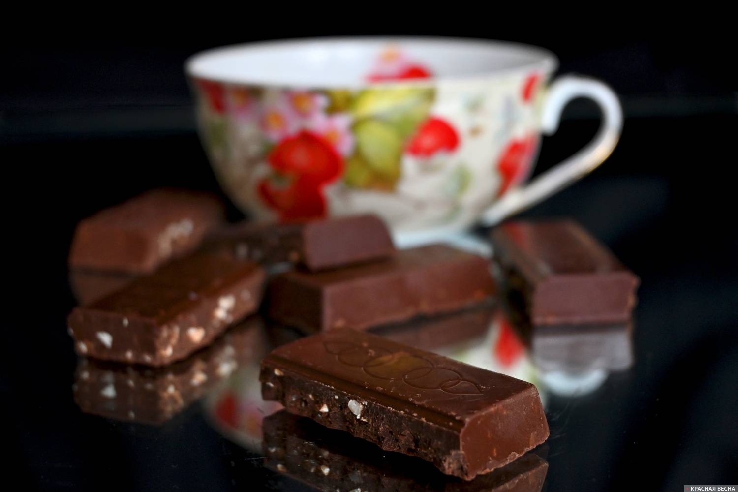 Купить шоколад симферополь. Шоколад Слава. Шоколад купить. Продажа шоколада. Milky way шоколад картинки.