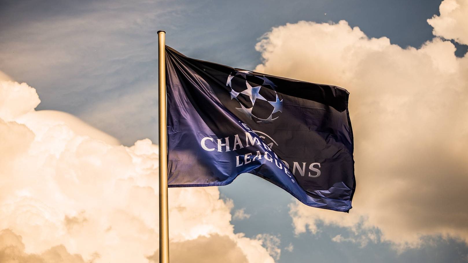 Флаг Лиги чемпионов УЕФА