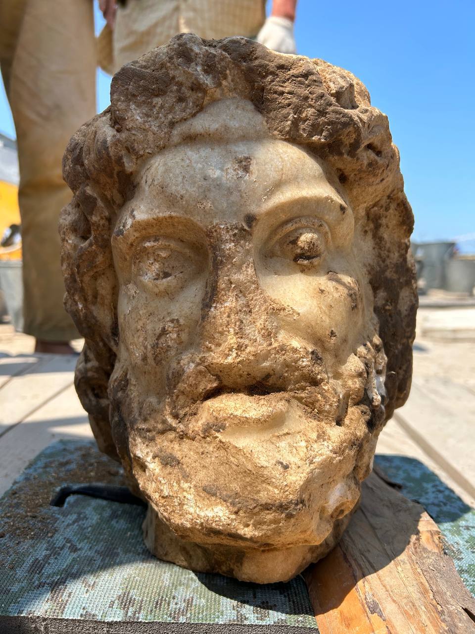 Голова статуи Фарнака II в образе Зевса Генарха (Основателя)