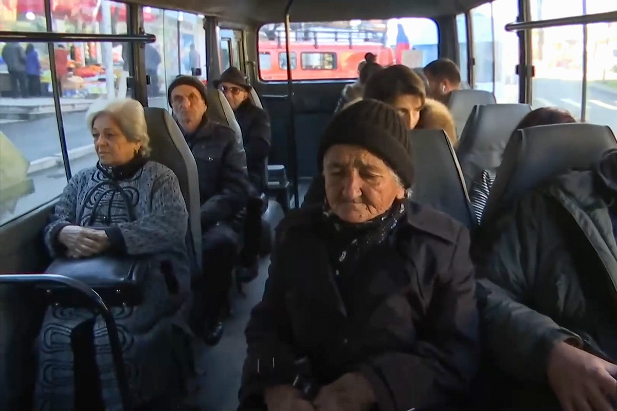 В Степанакерте восстанавливается работа общественного транспорта и налаживается мирная жизнь