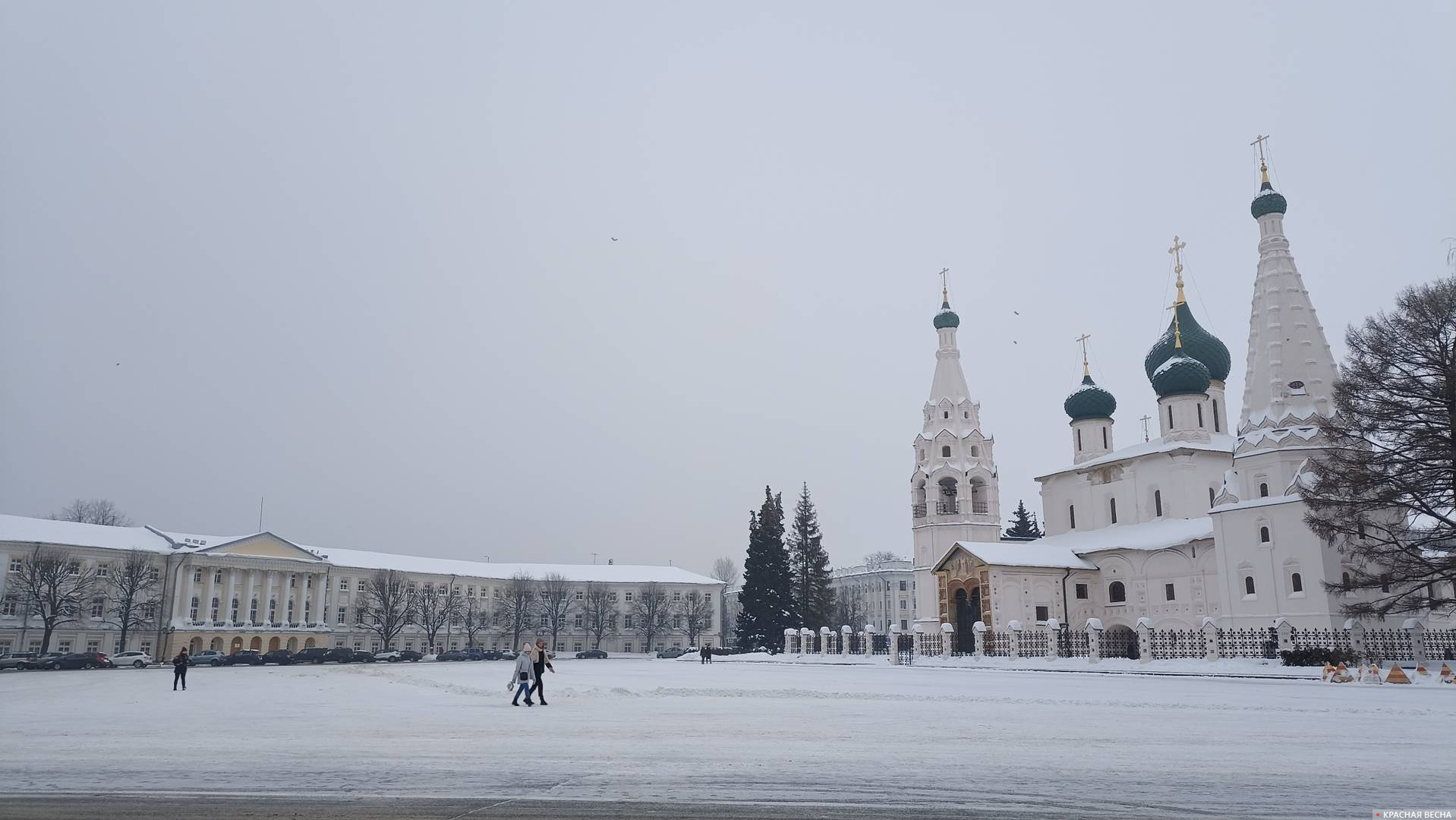 Ярославль. Вид на церковь Илии Пророка и здание бывших Губернских присутственных мест 