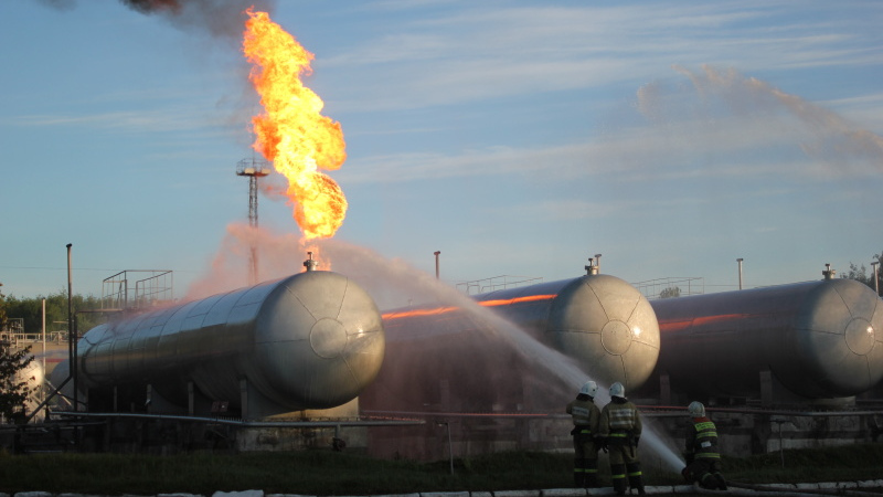 Пожарные продолжают ликвидацию последствий происшествия на газоперерабатывающей станции