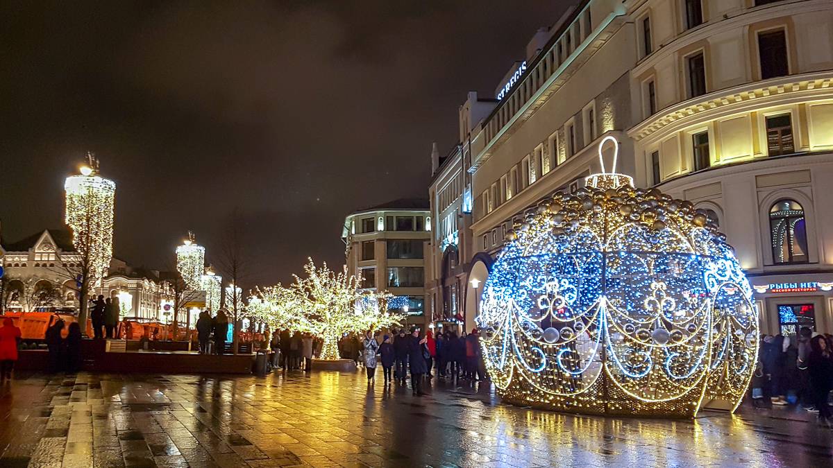 Новогоднее убранство московской улицы