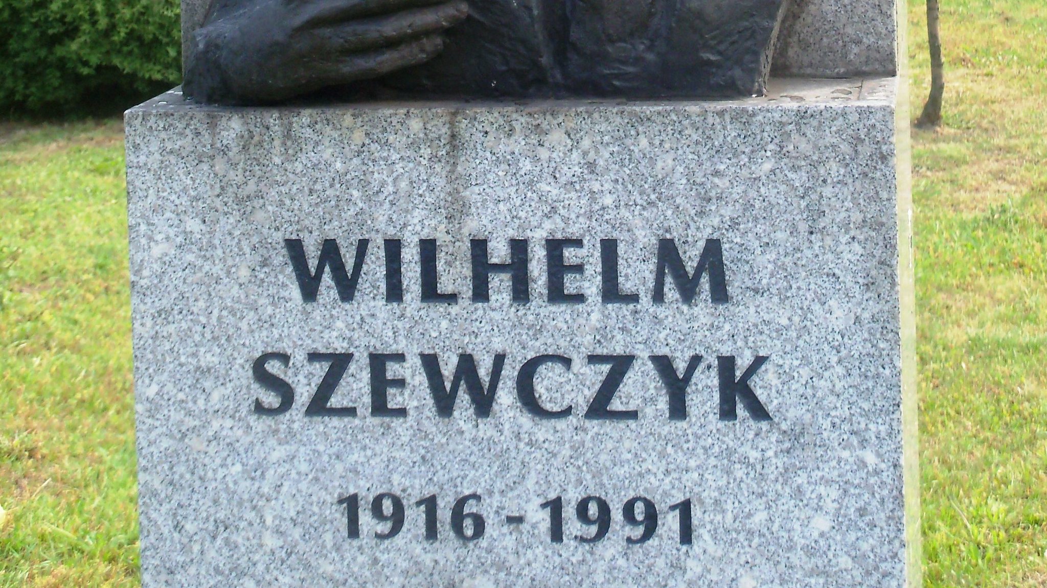 Надпись на памятнике Вильгельму Шевчику