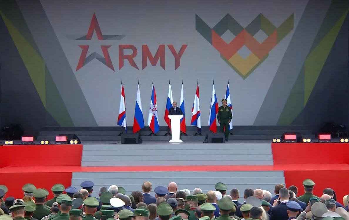 Президент Росии Владимир Путин на церемонии открытия международного военно-технического форума «Армия-2021» и Армейских международных игр — 2021